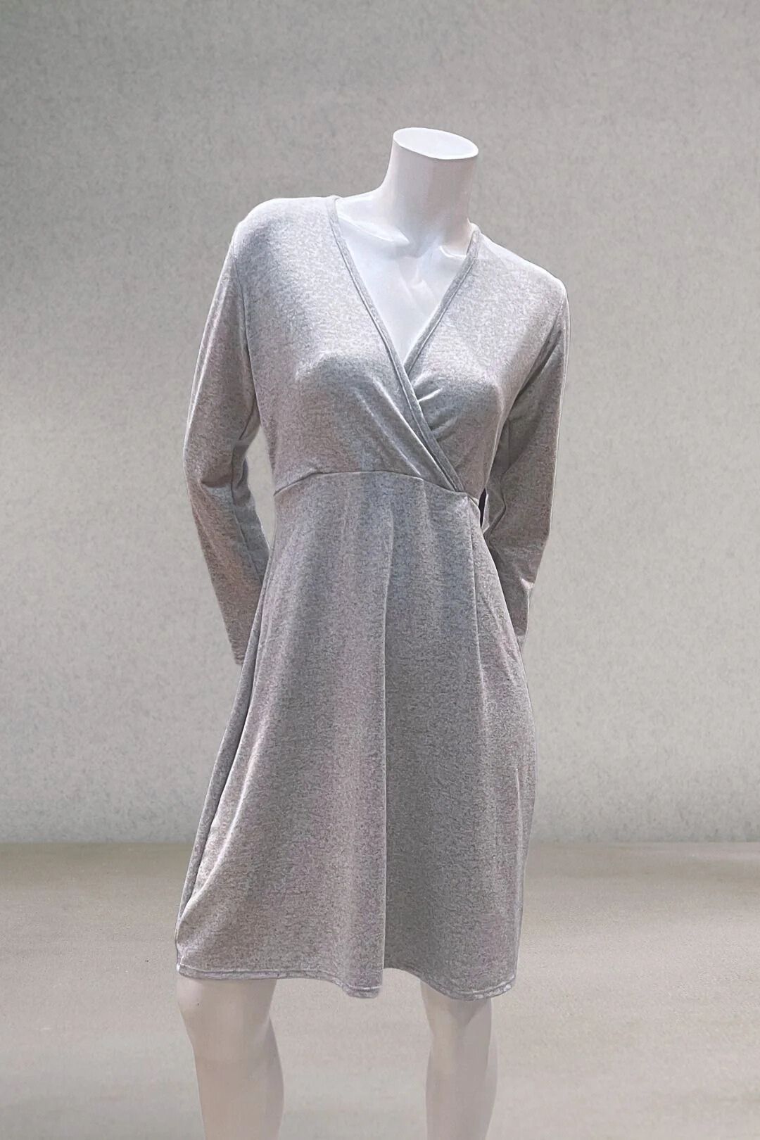 Robe croisée acrylique