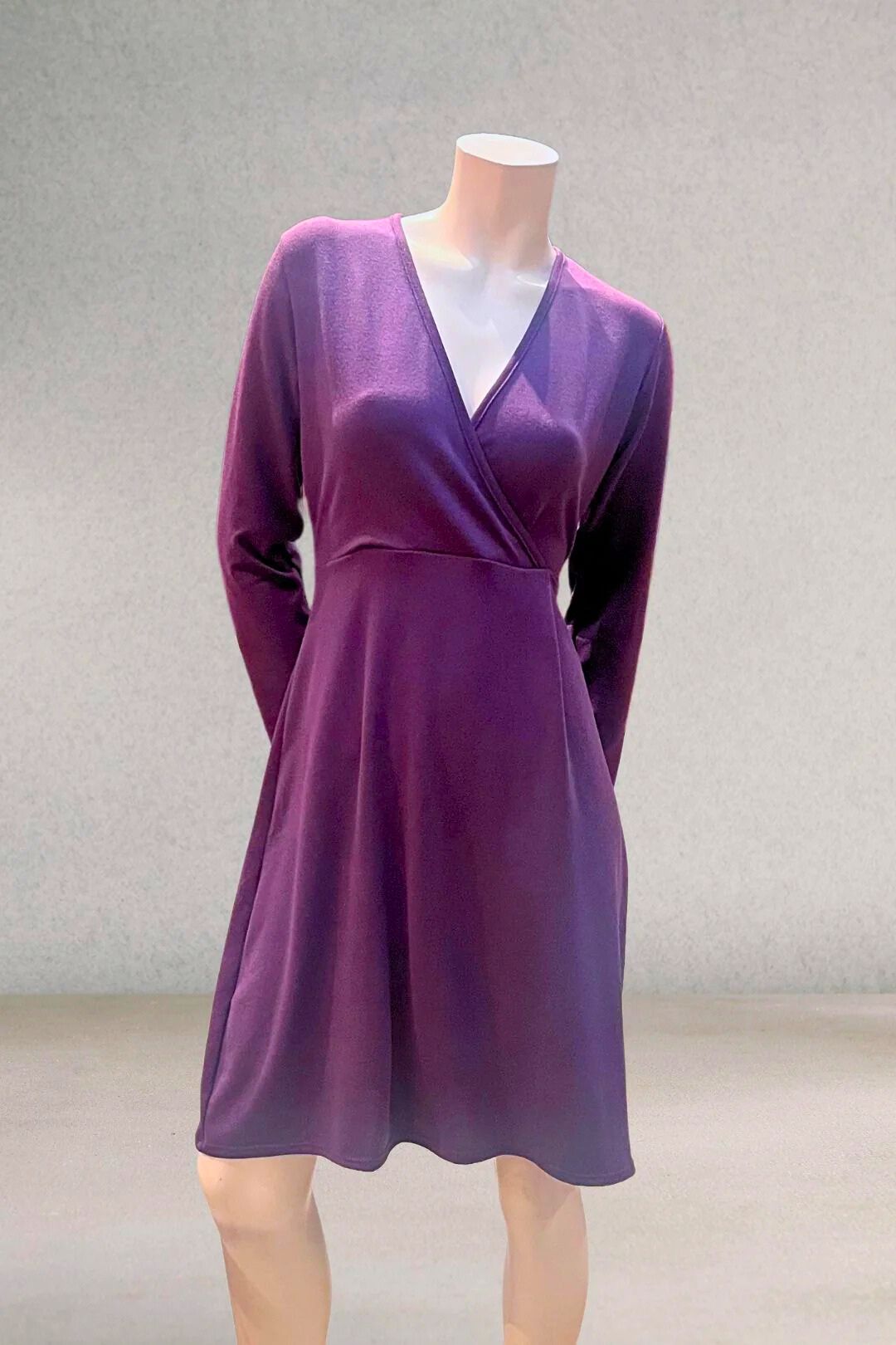 Robe croisée acrylique