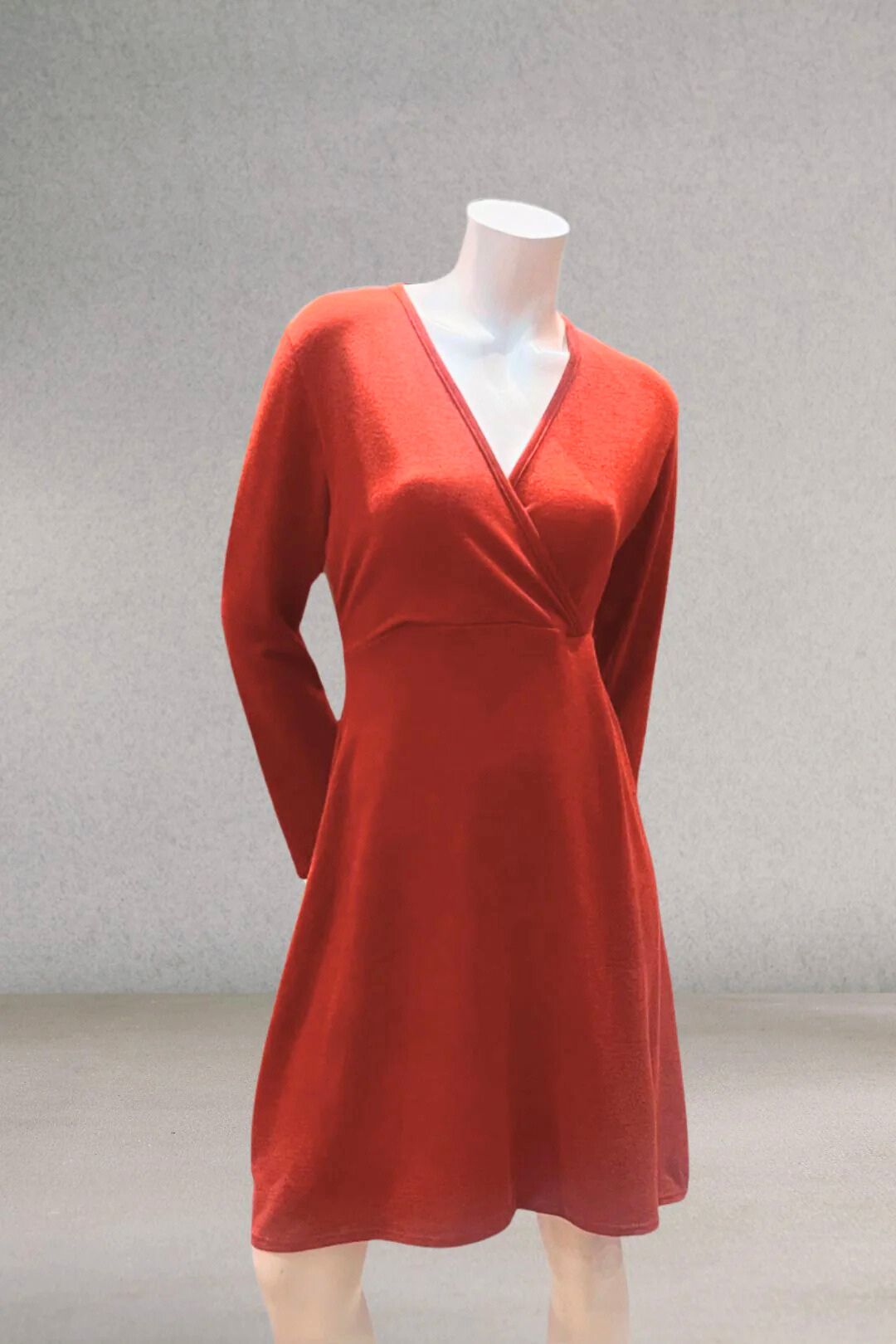 Robe croisée acrylique