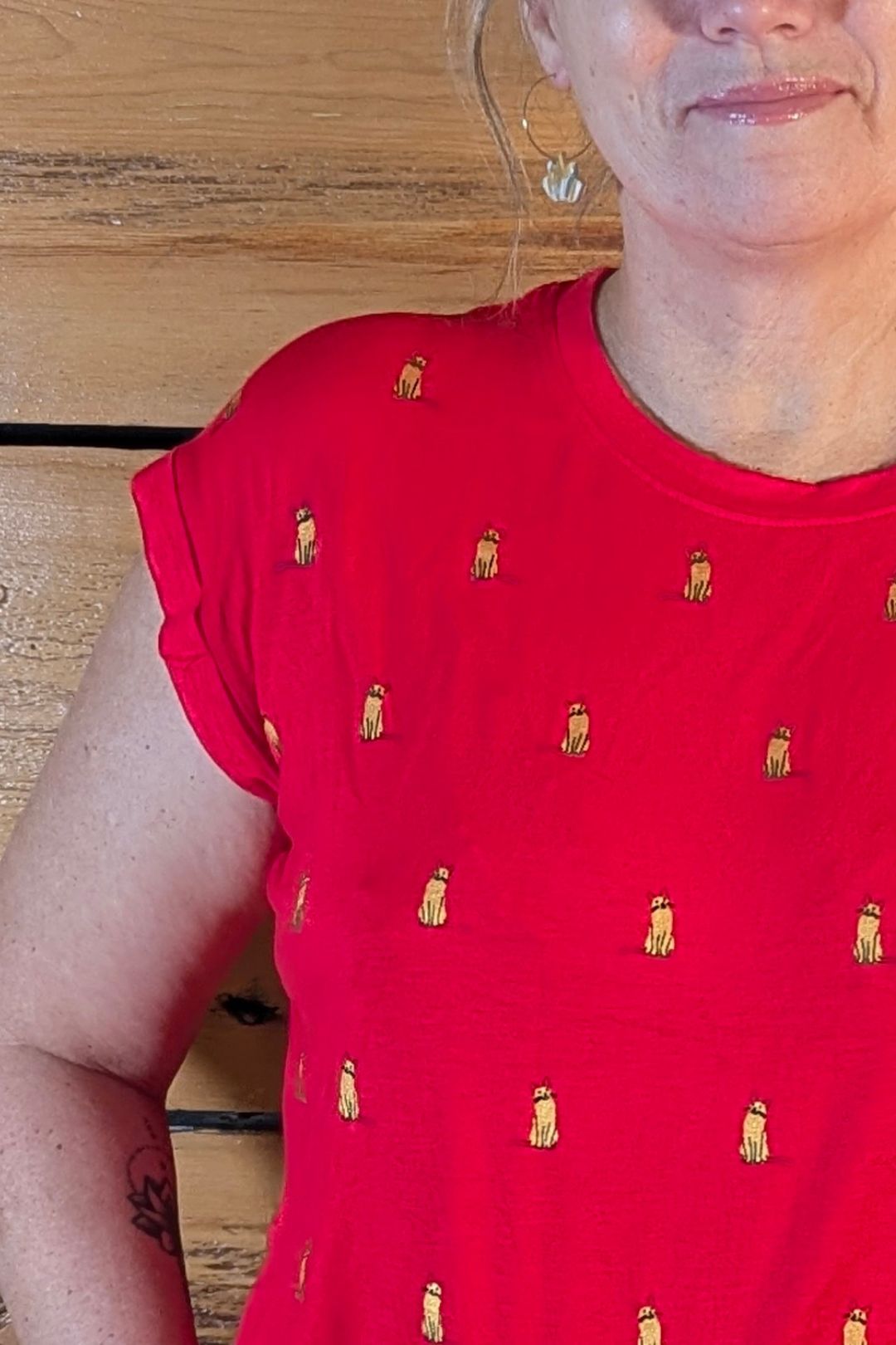 T-shirt Lily — Chat doré