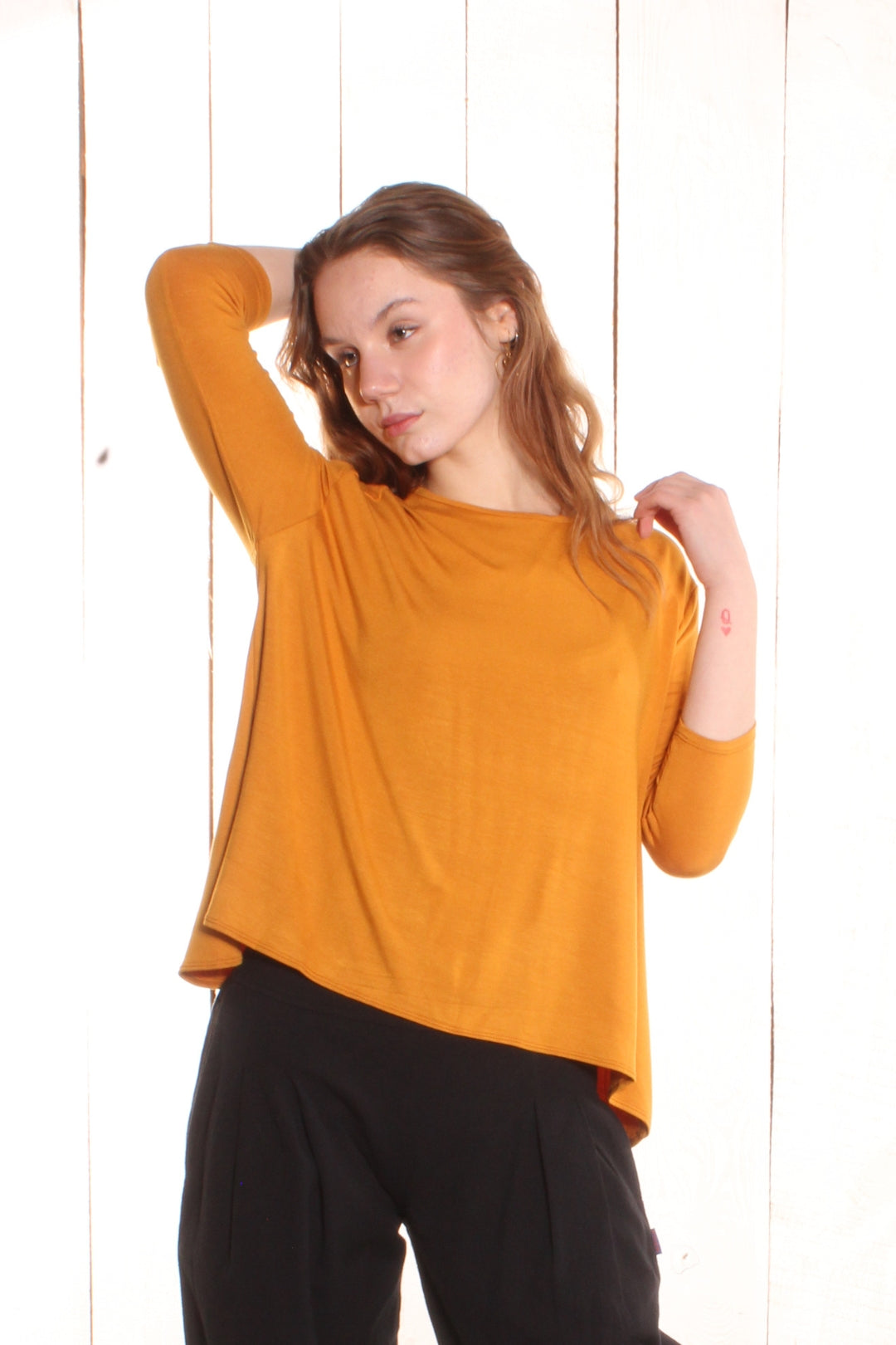 Manches longues bas rond - 2 coutures épaules (jersey) Moutarde Chandail by Riches | Roxy Lama