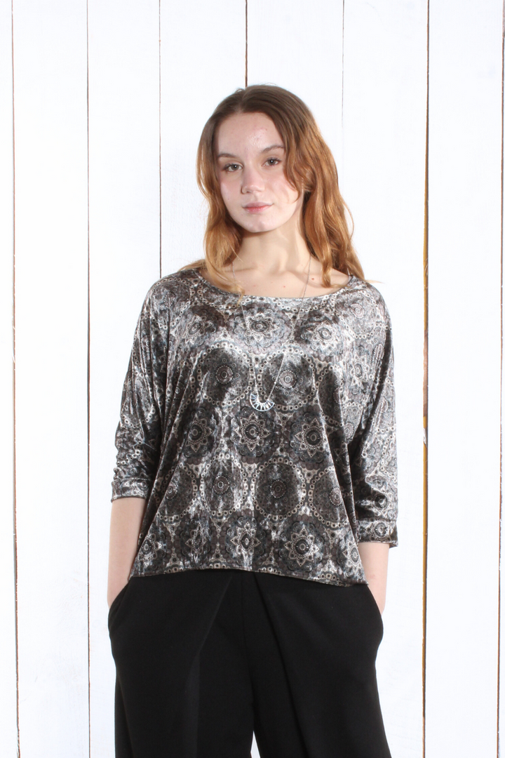 Chandail Maggy - Velours Mandala gris Chandail by Riches | Roxy Lama