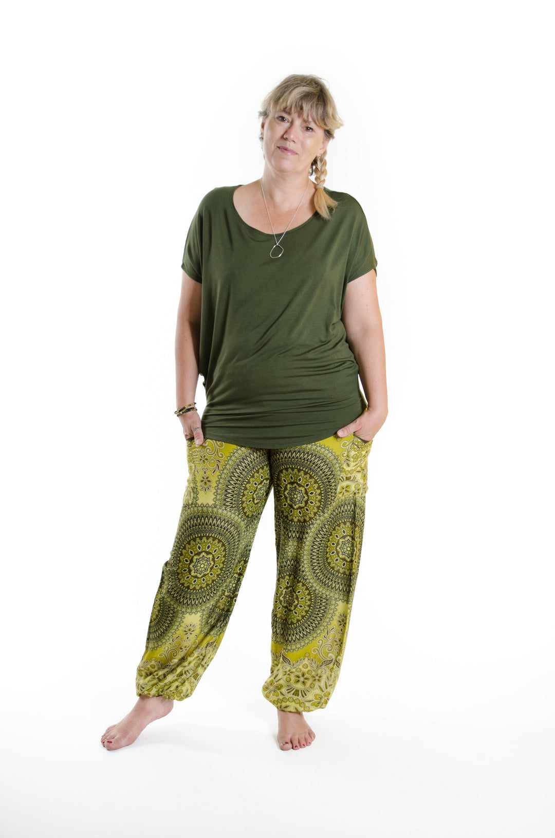 Pantalon Aladin — Kaléidoscope Kaki Pantalons by Sornsiri | Roxy Lama