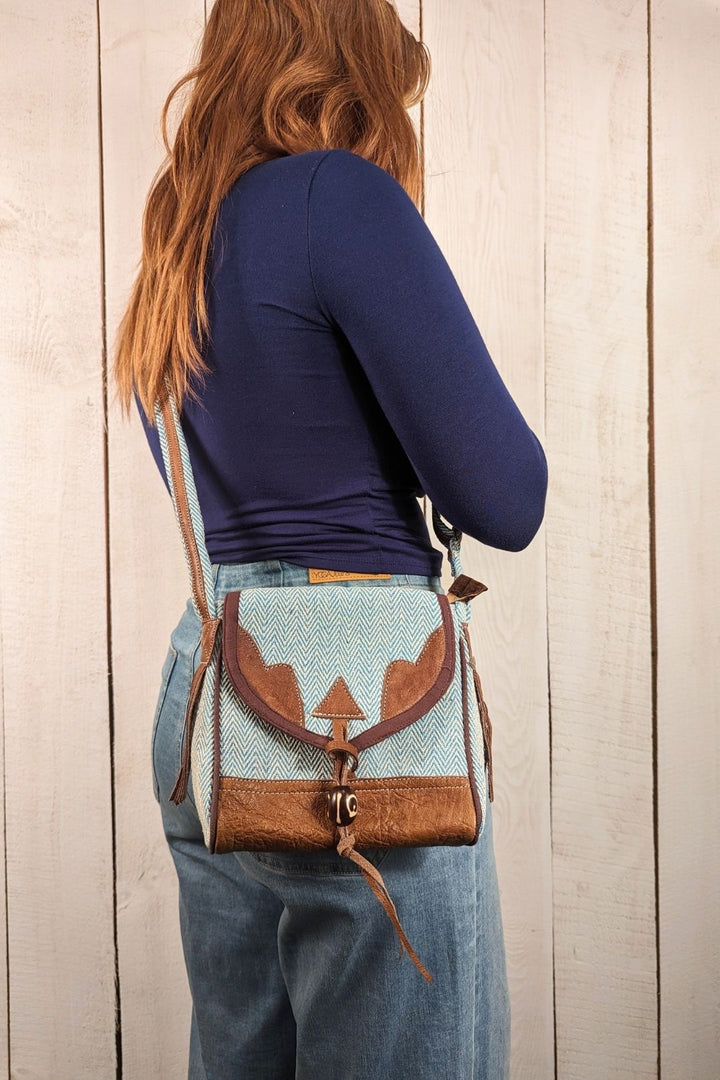 Petit sac carré 1 bouton - Coton tissé et cuir Turquoise Porte-Monnaie by Lobsang Bag | Roxy Lama