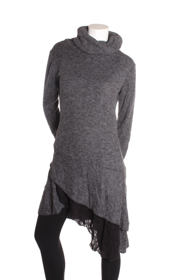 Robe acrylique longue dentelle Charcoal by Witchery | Roxy Lama