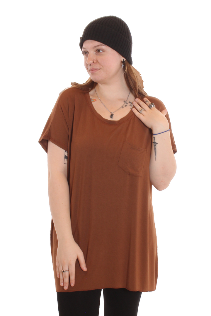 T-shirt ample petite poche Brun by Roxy Lama | Roxy Lama