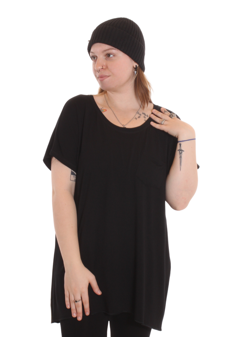 T-shirt ample petite poche Noir by Roxy Lama | Roxy Lama