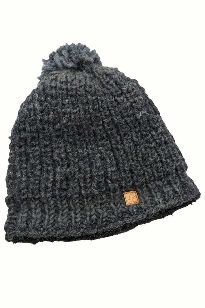 Tuque en laine doublée en polar avec pompon – chaleur et confort