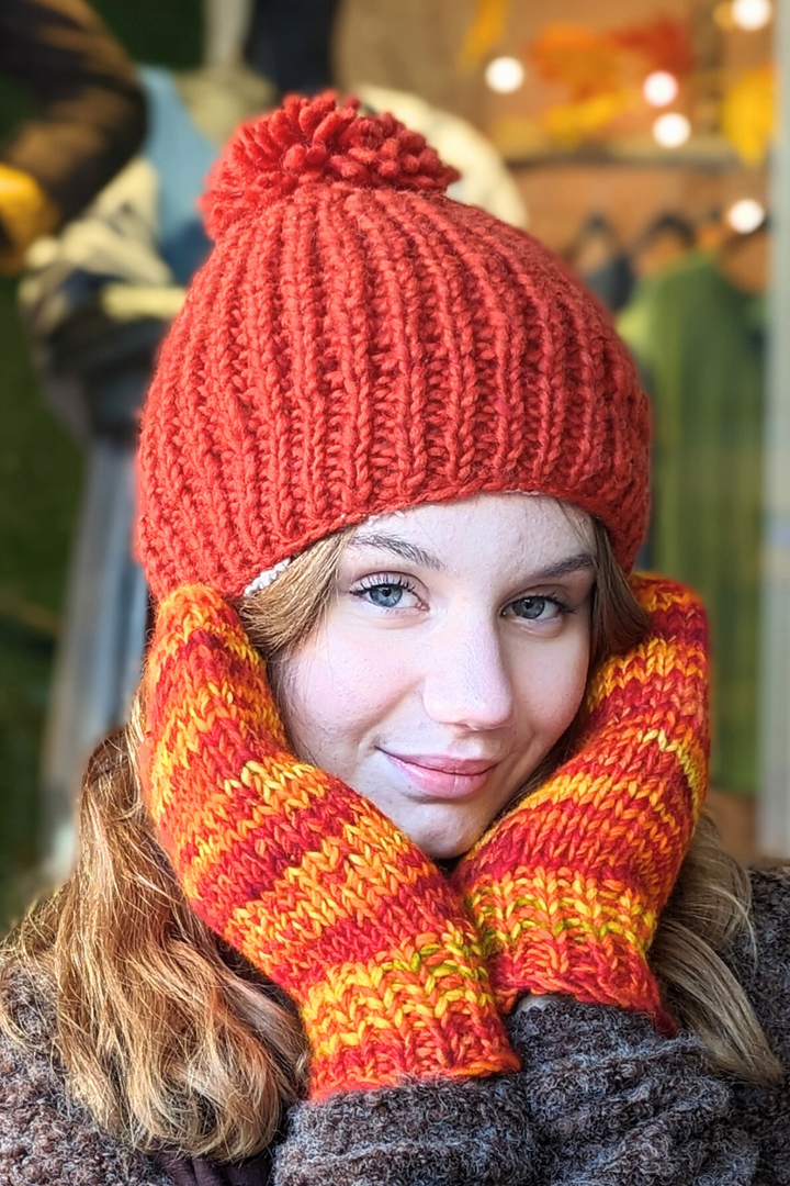 Tuque en laine doublée en polar avec pompon – chaleur et confort