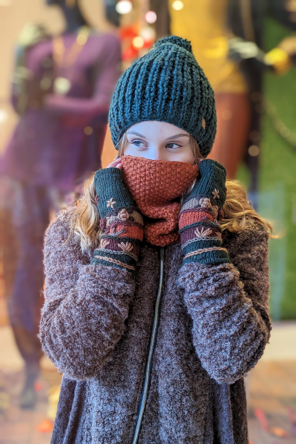 Tuque en laine doublée en polar avec pompon – chaleur et confort