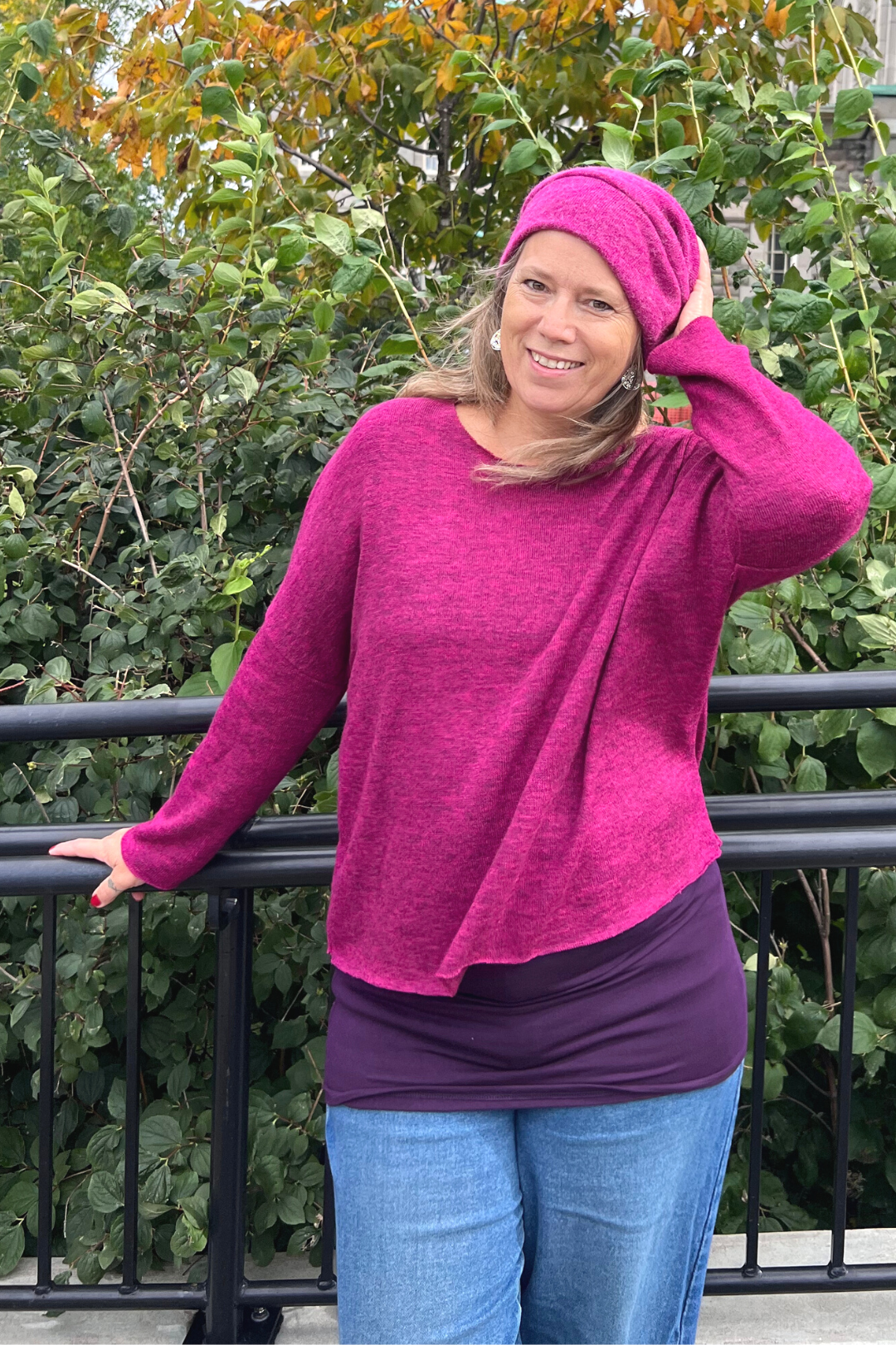 Chandail ample à coupe carrée Selena Magenta Chandail by Millionnaire | Roxy Lama