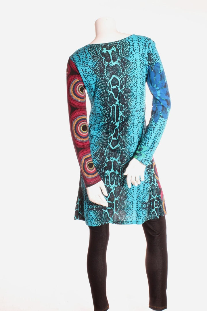 Robe agencement de motifs — Cintrée Robe by Divers Népal | Roxy Lama