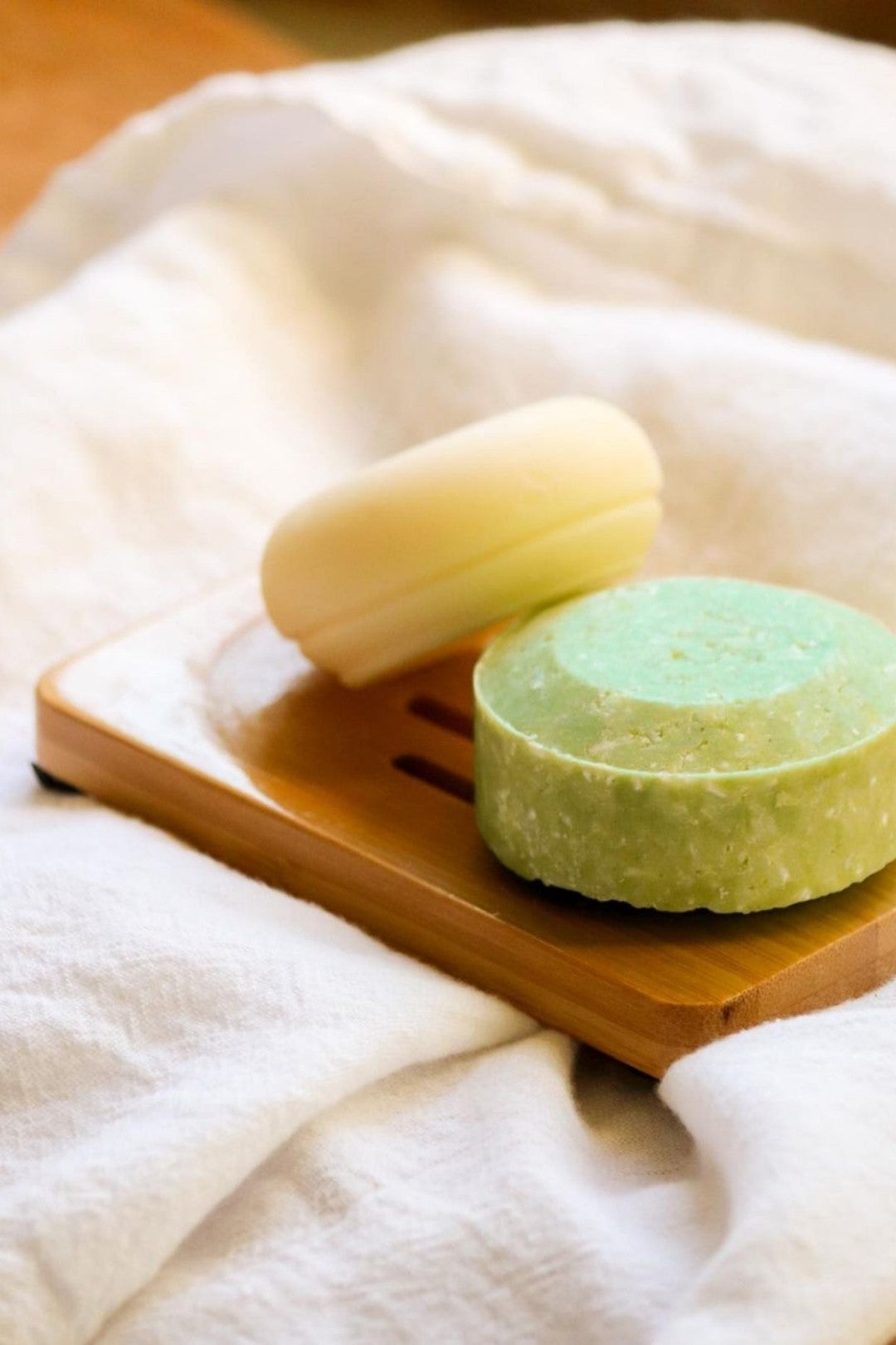 SAVONNERIE SAPONARIA Revitalisant en barre — Menthe & Tea tree revitalisant by Savonnerie Saponaria | Roxy Lama